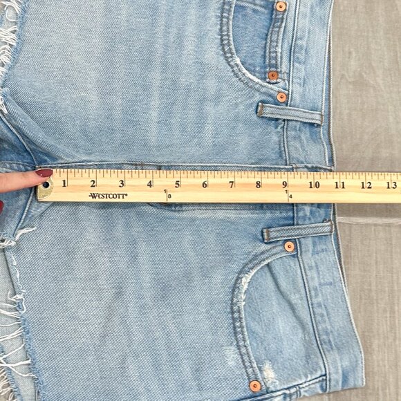 Madewell Relaxed Denim Cut-Off Shorts in Cedarcroft Wash Light Denim Size 26 - Picture 14 of 16